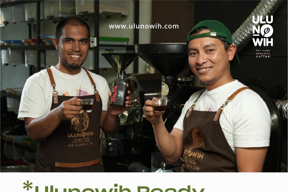 Tim Ulunowih merayakan hasil roasting kopi Gayo